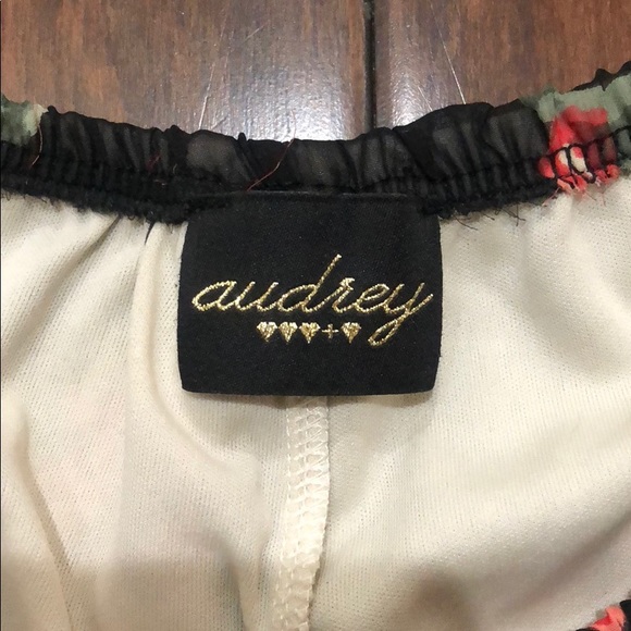 Audrey 3+1 | Rose-Printed Shorts Size Small - Picture 2 of 2